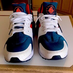 Air huarache by Nike tennis shoes🍄